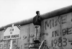 Berlin Wall : Fall of the Iron Curtain!